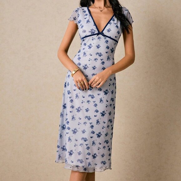 Blue Elegant Women's Floral Print Midi Dress With V-Neck And Lettuce Trim Detail - Picture 2 of 5